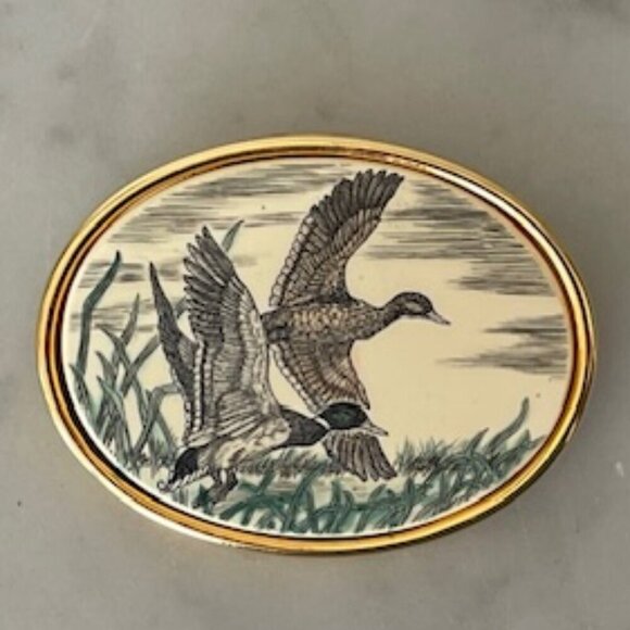 BARLOW Vintage Flying Mallard Scrimshaw Style Brooch Pin - Picture 3 of 13